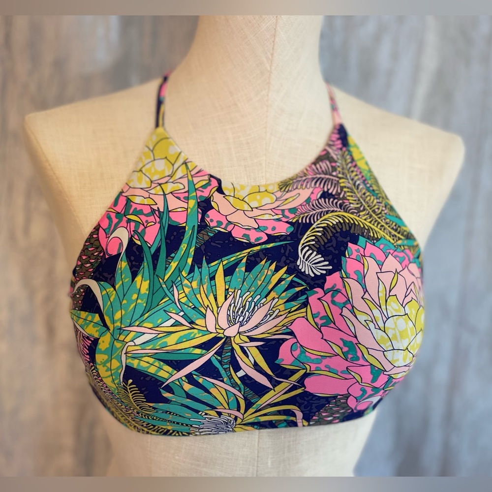 Body Glove floral boho style bikini top- adorable cross cross on back